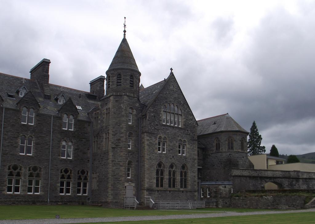 Raven Wing Apartments - Highland Club Scotland Форт-Огастус Номер фото